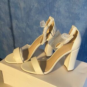 Elegant White Block Heel Sandals, sz 7, SL3-1313s002
